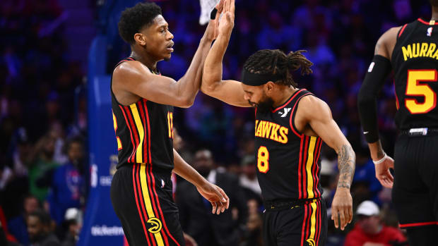 patty mills deandre hunter hawks
